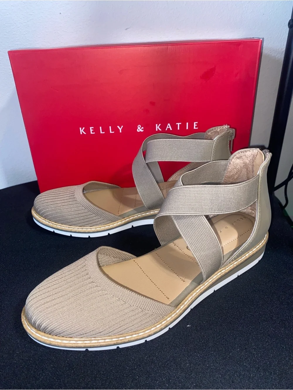 Kelly & Katie (DSW) Taupe Elastic Crossover Flat Sandals